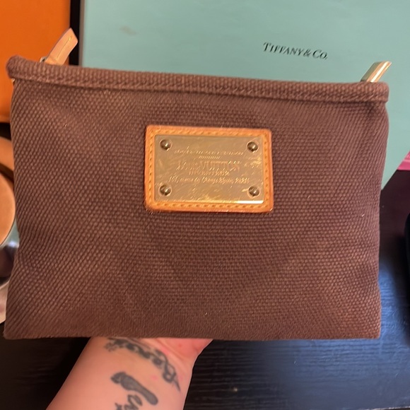 Louis Vuitton Antigua pouch - Picture 4 of 13